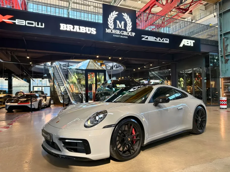 Porsche 911 Carrera 4 GTS