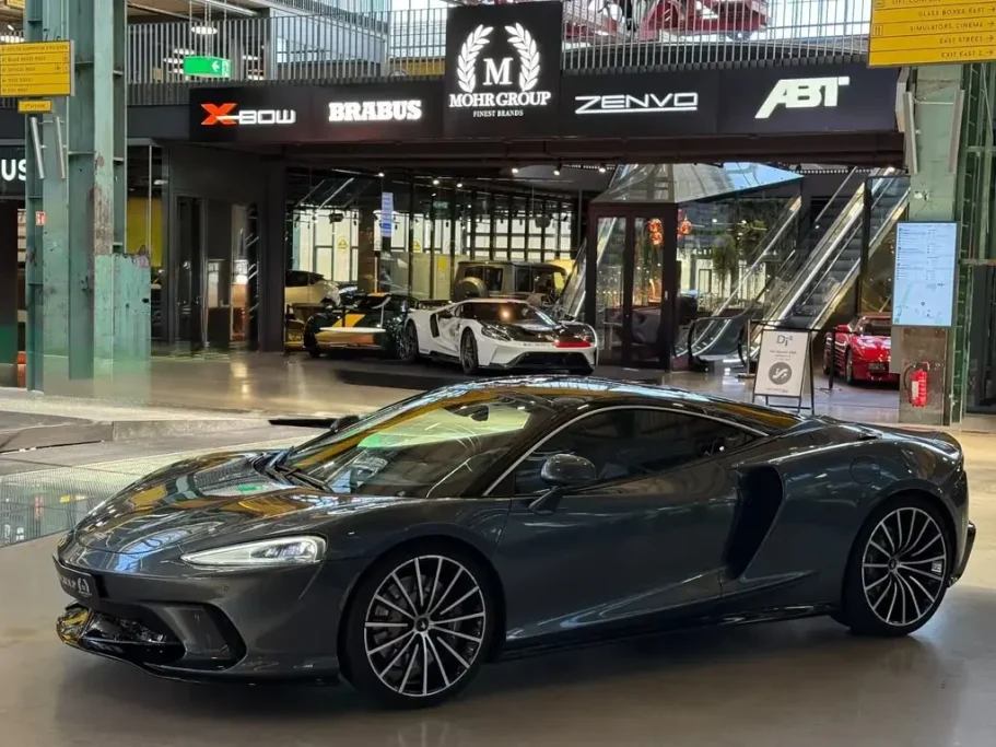 McLaren GT